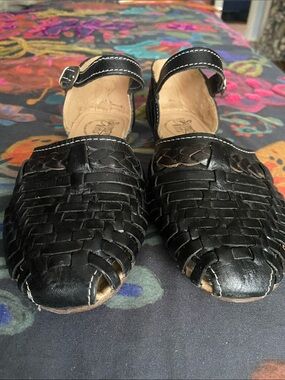 Siempre Viva Black Leather Huaraches Flats Sandals 7.5